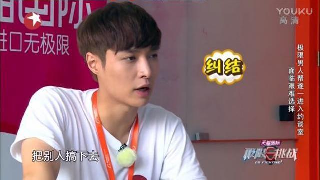 张艺兴被闭麦三次还遭大张伟粉丝还公开侮辱,张艺兴罕见发火离场