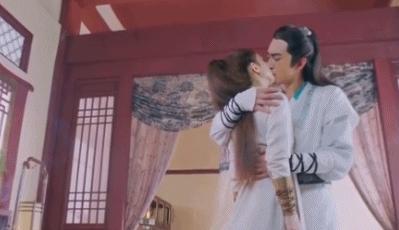 他吻了4位女神 却都没有吻汪东城时的主动，吻戏里面只出嘴