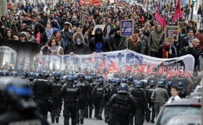 ​法国退休年龄提高 为何多地抗议示威不断？