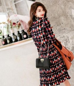 ​法式优雅的穿搭特点(法式复古风格特点)