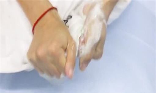 衣服铁锈怎么洗掉妙招,浅色衣服上的锈迹怎么去除图5