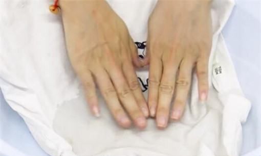 衣服铁锈怎么洗掉妙招,浅色衣服上的锈迹怎么去除图1