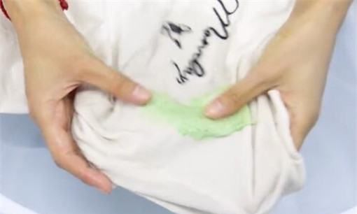 衣服铁锈怎么洗掉妙招,浅色衣服上的锈迹怎么去除图4