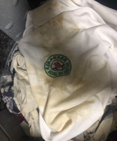 白色衣服染上铁锈了怎么能洗掉