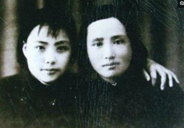 看完韩先楚上将妻子，再看萧克上将妻子，都健在，一生令人敬佩