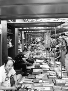 ​地摊旧书进货渠道（表面繁华难掩隐忧）