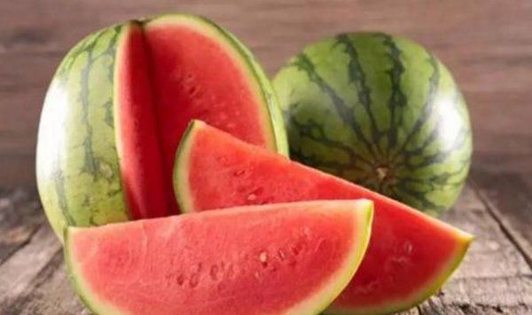 西瓜从冰箱里拿出来多长时间可以吃,西瓜从冰箱拿出来能放多久图4