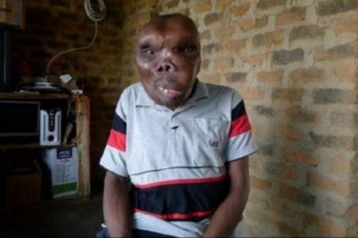 ​最丑的男生照片（世界最丑男事业爱情双丰收）