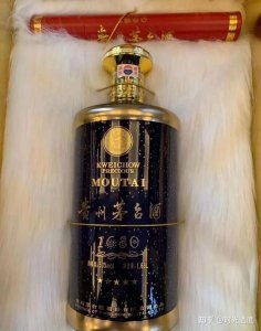 ​茅台1945 70庆典52度，1945茅台67庆典多少钱