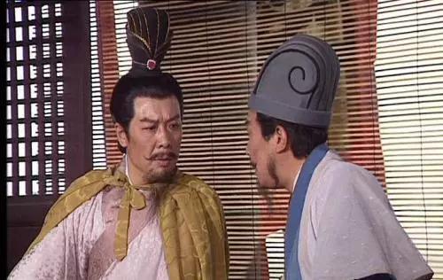 陆逊被困八卦阵时,诸葛亮的岳父为何要救下他?难道他背叛了蜀国