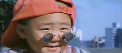 ​释小龙妻子露面太吸睛身材丰满、长腿抢镜，五官颜值不输何洁