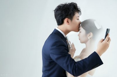 ​新婚男子出差回家发现妻子出轨，被妻子用孩子要挟忍耐