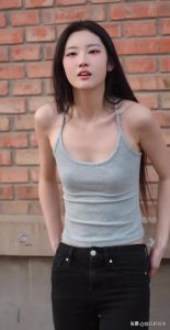 ​董雨萱，北京服装学院校花萱萱，时装周的常客，青春版刘亦菲