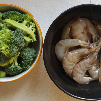 西兰花炒虾仁怎么做好吃（虾仁炒西兰花详细教程）