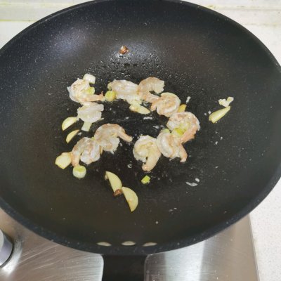 西兰花炒虾仁怎么做好吃（虾仁炒西兰花详细教程）
