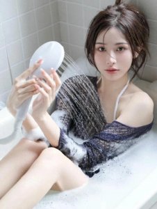 ​25岁性感美女在家沐浴的写真照