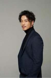 ​帅哥演员薛皓文：肌肉误解背后的家族故事，父亲竟是新闻联播主播