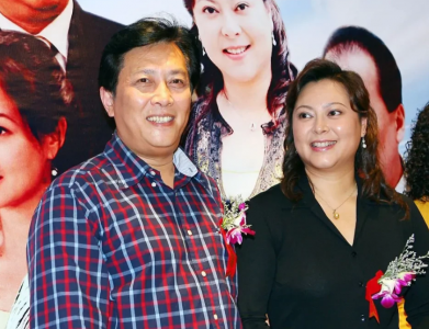 ​唐国强老婆最新近照（唐国强携老婆亮相，混血老婆穿着朴素难掩贵气，大圆脸太