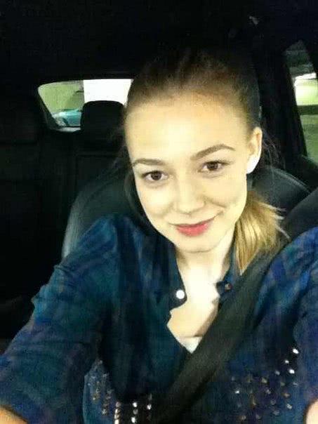 奥莎娜·阿金什那个人资料写真作品