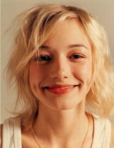 ​奥莎娜·阿金什那个人资料写真作品