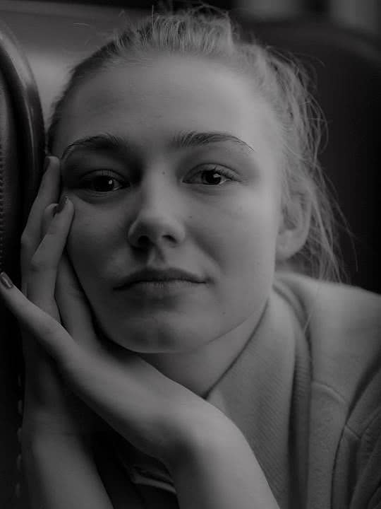 奥莎娜·阿金什那个人资料写真作品