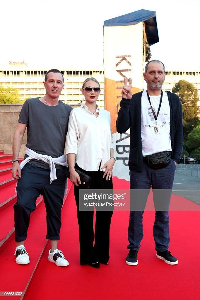 奥莎娜·阿金什那个人资料写真作品