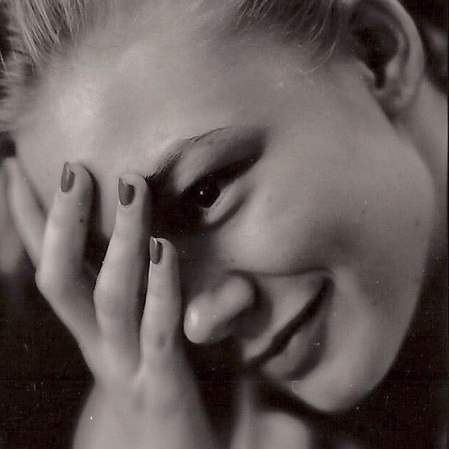 奥莎娜·阿金什那个人资料写真作品