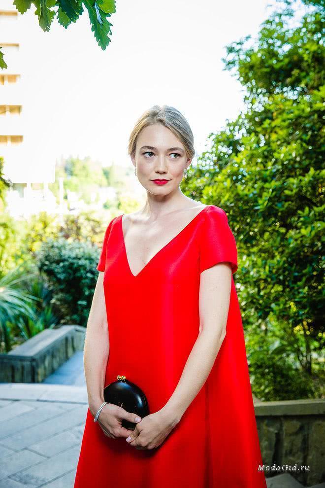 奥莎娜·阿金什那个人资料写真作品