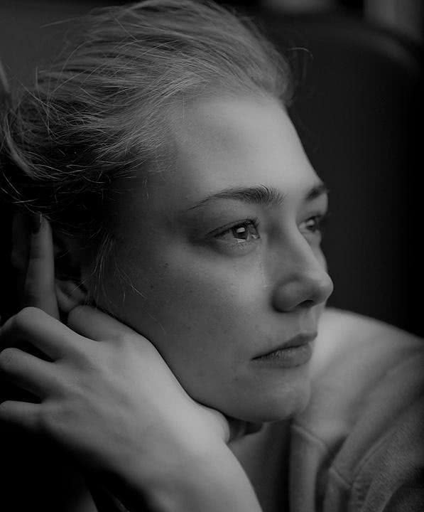 奥莎娜·阿金什那个人资料写真作品