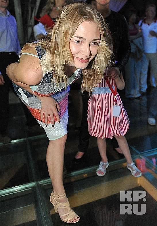 奥莎娜·阿金什那个人资料写真作品