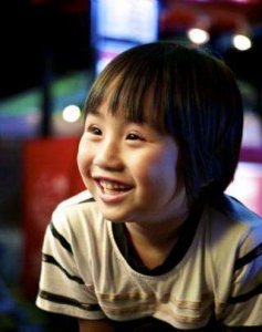 ​17岁小小彬近照释出 身体还没康复又出来赚钱了