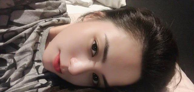 阿娇一口气晒18张自拍! 千姿百态太撩人, 网友: 和迪丽热巴分不清