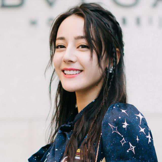 阿娇一口气晒18张自拍! 千姿百态太撩人, 网友: 和迪丽热巴分不清