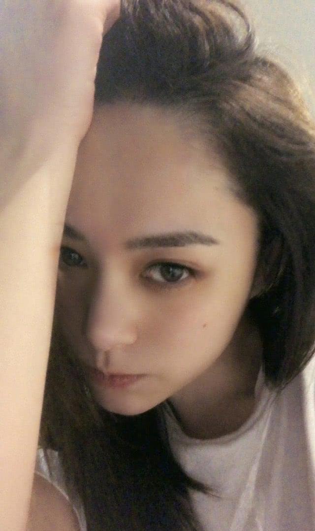 阿娇一口气晒18张自拍! 千姿百态太撩人, 网友: 和迪丽热巴分不清