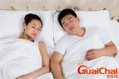 ​夫妻之间的睡姿形象睡姿表现
