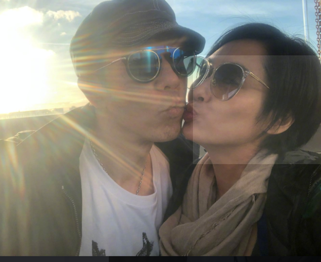 朱茵个人资料简介: 52岁的朱茵,住深山残屋,开97年破车!沦为别人眼中的“笑话”