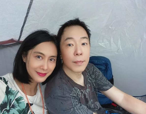 朱茵个人资料简介: 52岁的朱茵,住深山残屋,开97年破车!沦为别人眼中的“笑话”