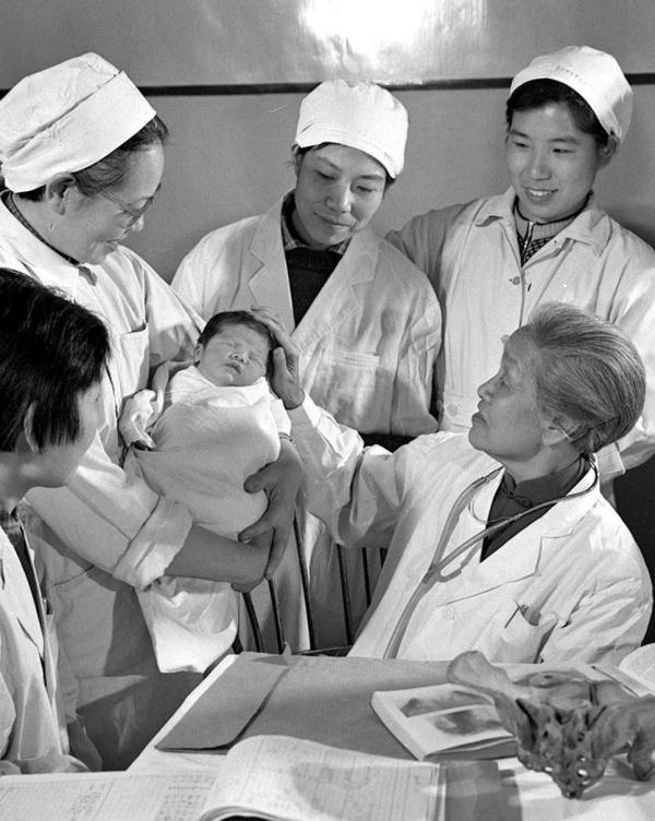 林巧稚简介及个人资料(“万婴之母”林巧稚把自己定位为一辈子的值班医生)