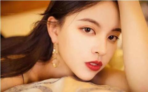 遇到喜欢的人该怎么聊天 遇到喜欢的人该主动聊天吗?