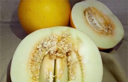 昨天吃甜瓜，我把里面的瓤都扔掉了，有人说我这种吃法太浪费，甜瓜应该怎么吃