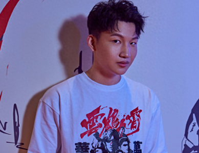 ​刘筱亭，这娘们是谁？