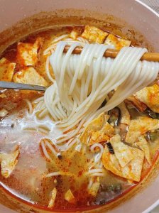 ​吃螺蛳粉的危害是什么（常吃螺蛳粉会致癌）