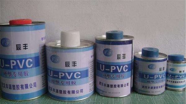 衣服上的装修胶咋处理,装修用的pvc胶不小心弄到衣服上怎么办图1