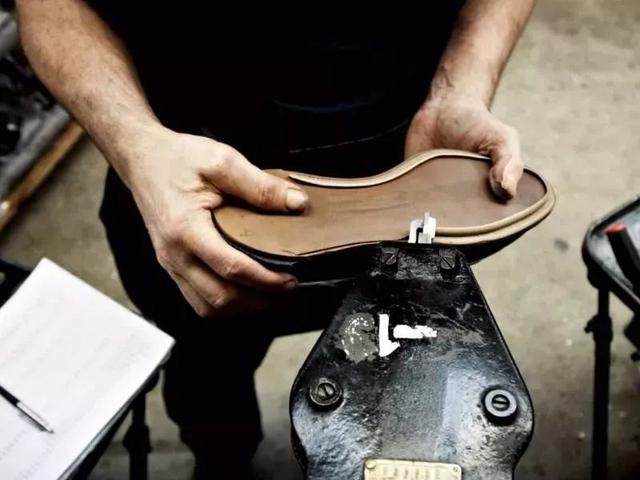 推荐几款男士皮鞋品牌（精英男士必知的十大皮鞋品牌）(8)