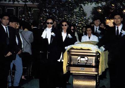 陈百强去世后，为他扶灵的4位美女分别是谁？