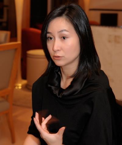 陈百强去世后，为他扶灵的4位美女分别是谁？