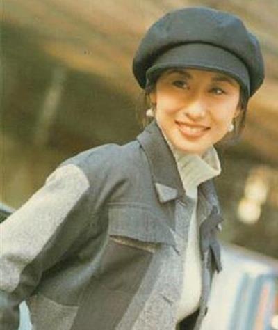 陈百强去世后，为他扶灵的4位美女分别是谁？