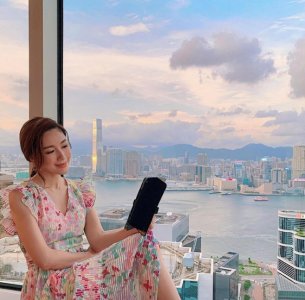 ​徐子珊近照曝光图片，低胸打扮状态不输当年