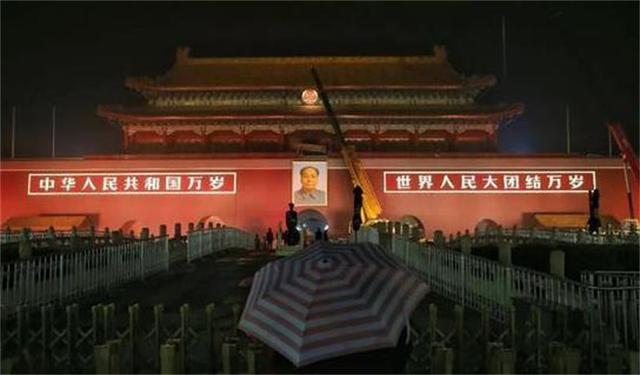 先后挂过12人的画像是谁（先后挂过12人的画像）(14)