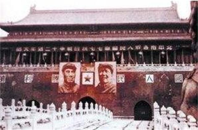 先后挂过12人的画像是谁（先后挂过12人的画像）(10)